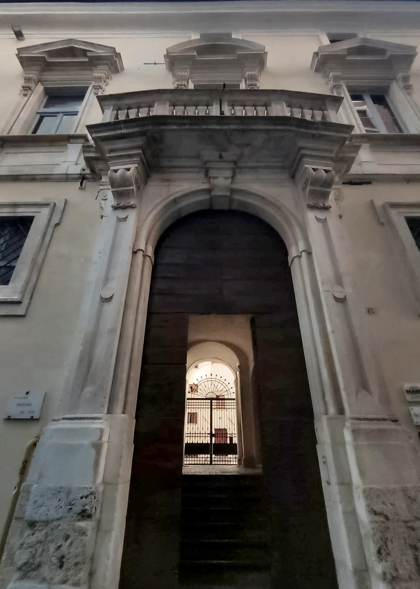 Spazio indipendenza Facciata di Palazzo Ciccozzi